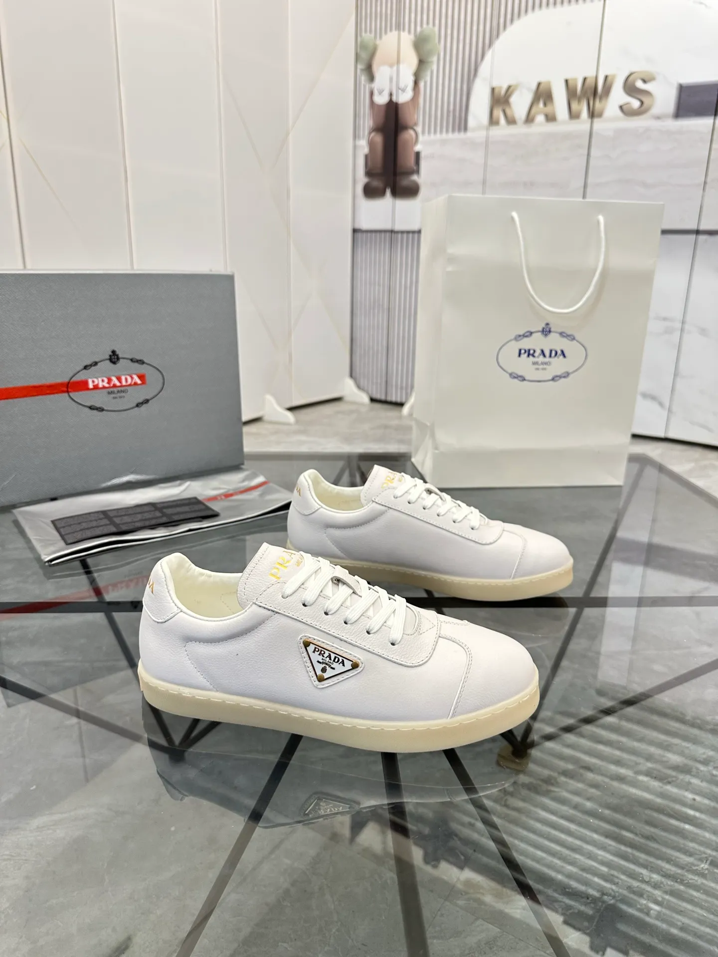 Men's shoes for sale 💰: 💰P540¥ High-end top quality Product trademark: Prada *"Prada*" low-top casual shoes Regular size: 38-45 (can be customized to 46) Product materials: imported first-layer cowhide for the upper, water-dyed cowhide lining, cowhide feet, original outsole. No.: 001